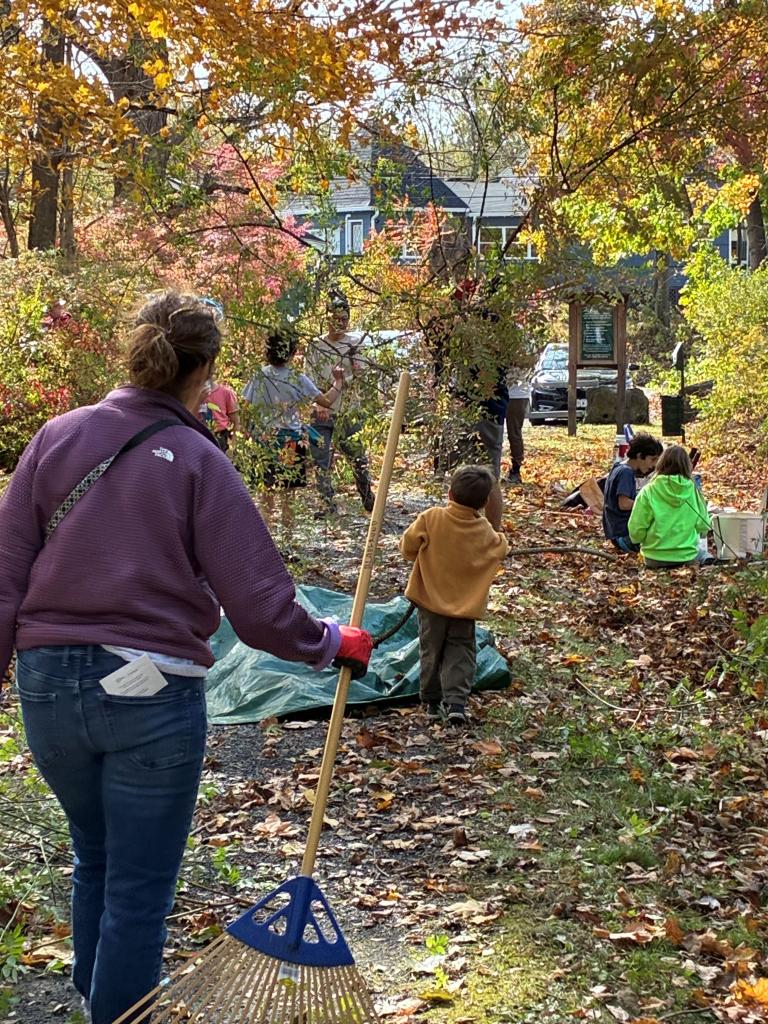 Working together, the Hevreh volunteers were able to ...