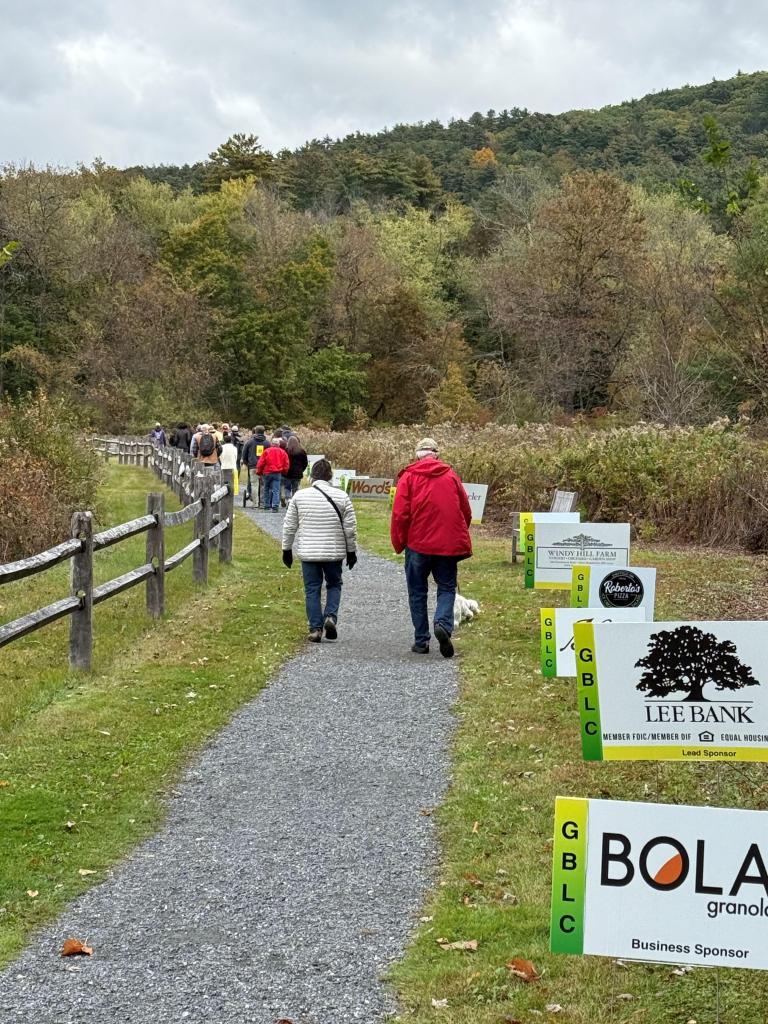 Thank you to our generous business sponsors! All walkers enjoyed seeing sponsors as they headed out and returned.