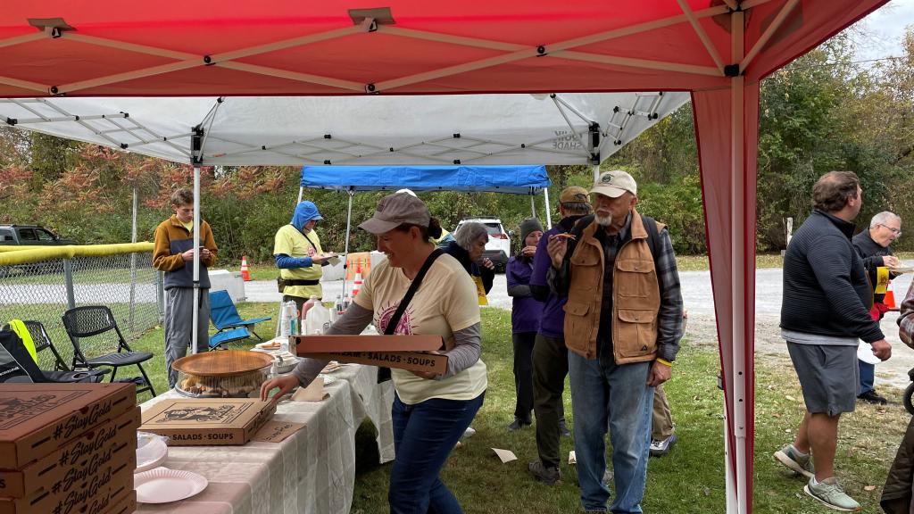 Bagels, Bola Granola, Apples, Guido's Bananas and Robbie's Pizza were gobbled up by hungry participants!