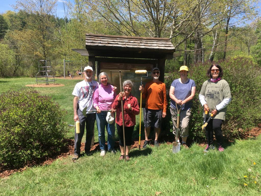 On May 15th an industrious group of LMA volunteers teamed up to conitinue our work at Lake Mansfield.